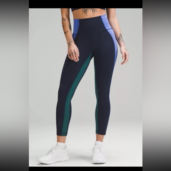 Lululemon Wunder Train High-Rise Tight 25"
Colour Block size 8 - Picture 2 of 12
